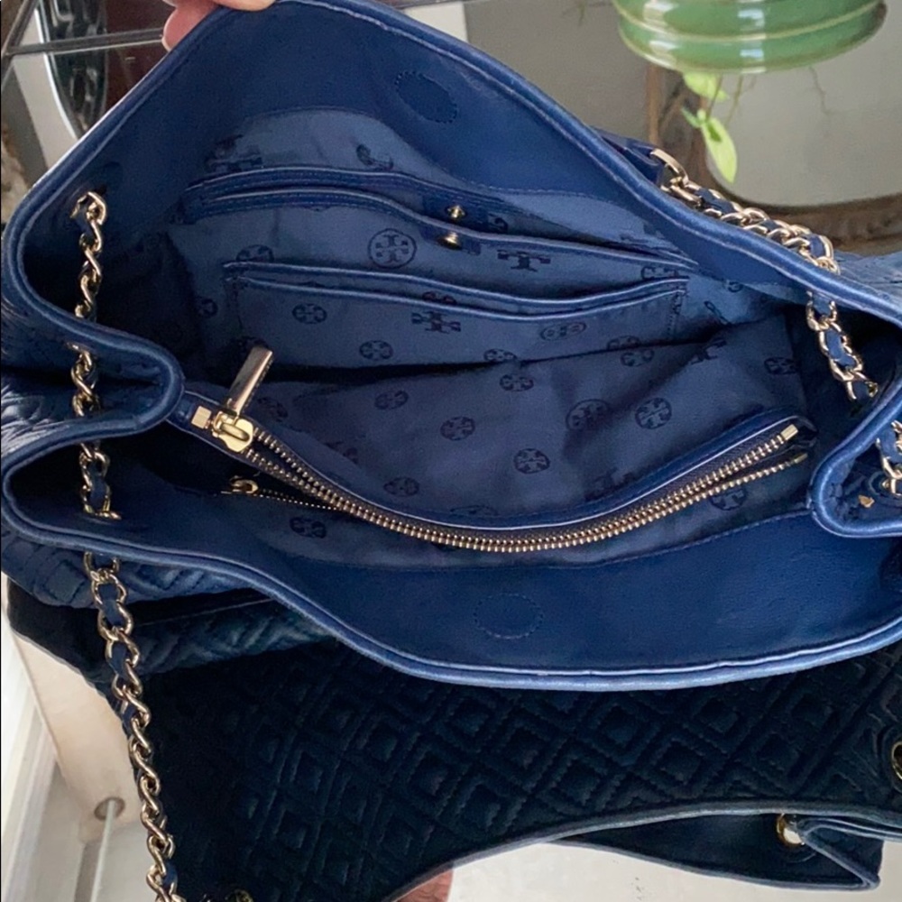 Tory Burch Quilted Diamond Tote - Navy Blue - Picture 4 of 16